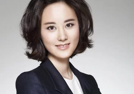 李沁|她是央视美女主持，曾是模特冠军，如今38岁却依旧单身一人！