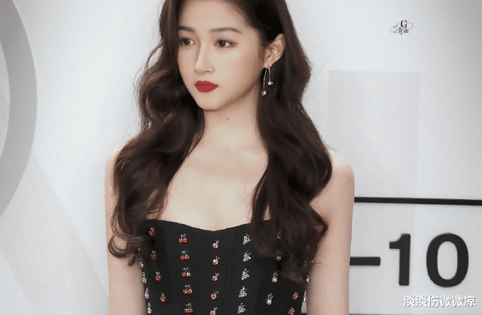 李沁|李沁不断突破自己底线，因为以前的清高人设，难免不被人看笑话