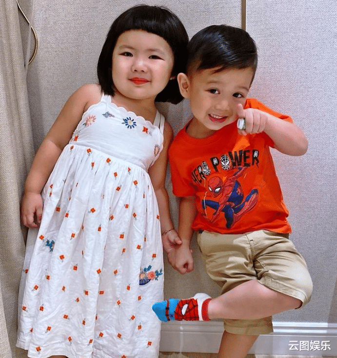 胡杏儿|6位星二代齐聚一堂！李灿森女儿人气高，被胡杏儿次子亲吻脸颊