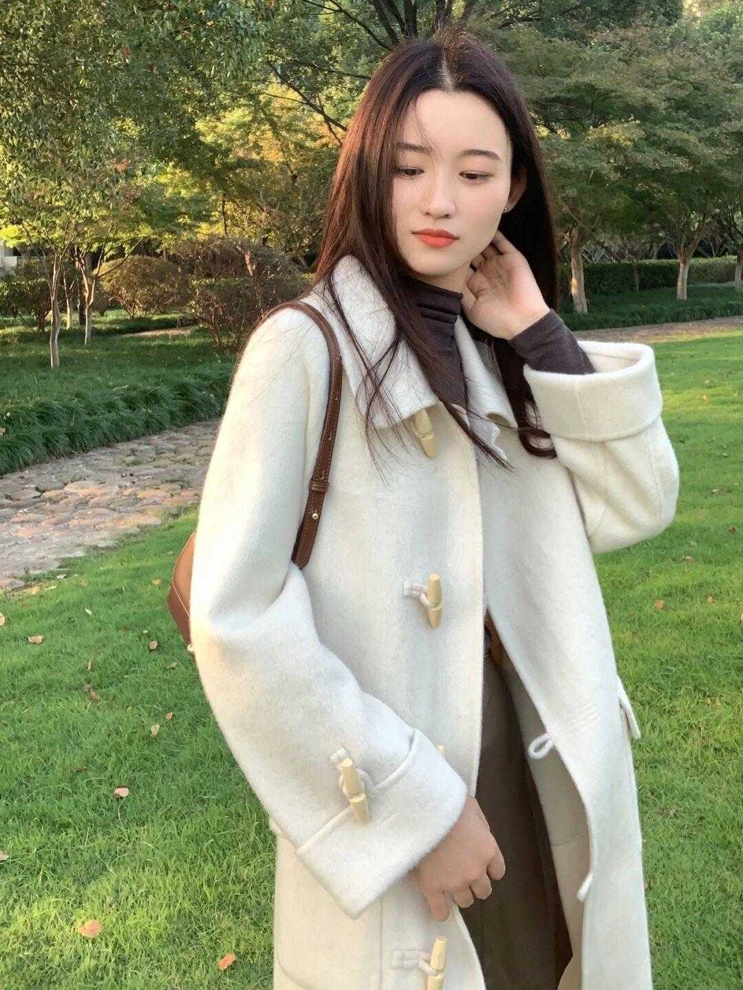 何有强 喜欢穿大衣的别再犹豫了！码住这款牛角扣大衣，上身效果真的很绝