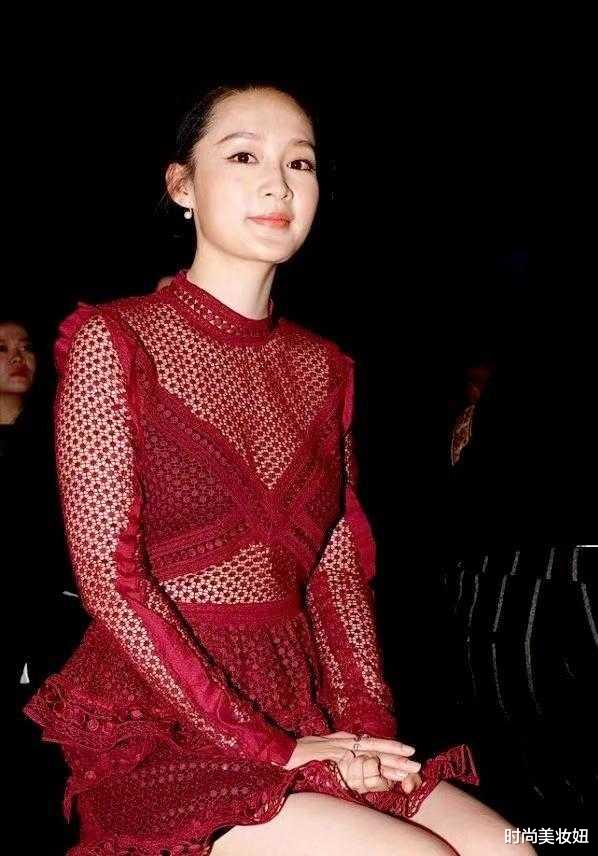 韩雪|李沁这次真放得开，穿红色镂空连衣裙秀身材，气质惊艳好养眼