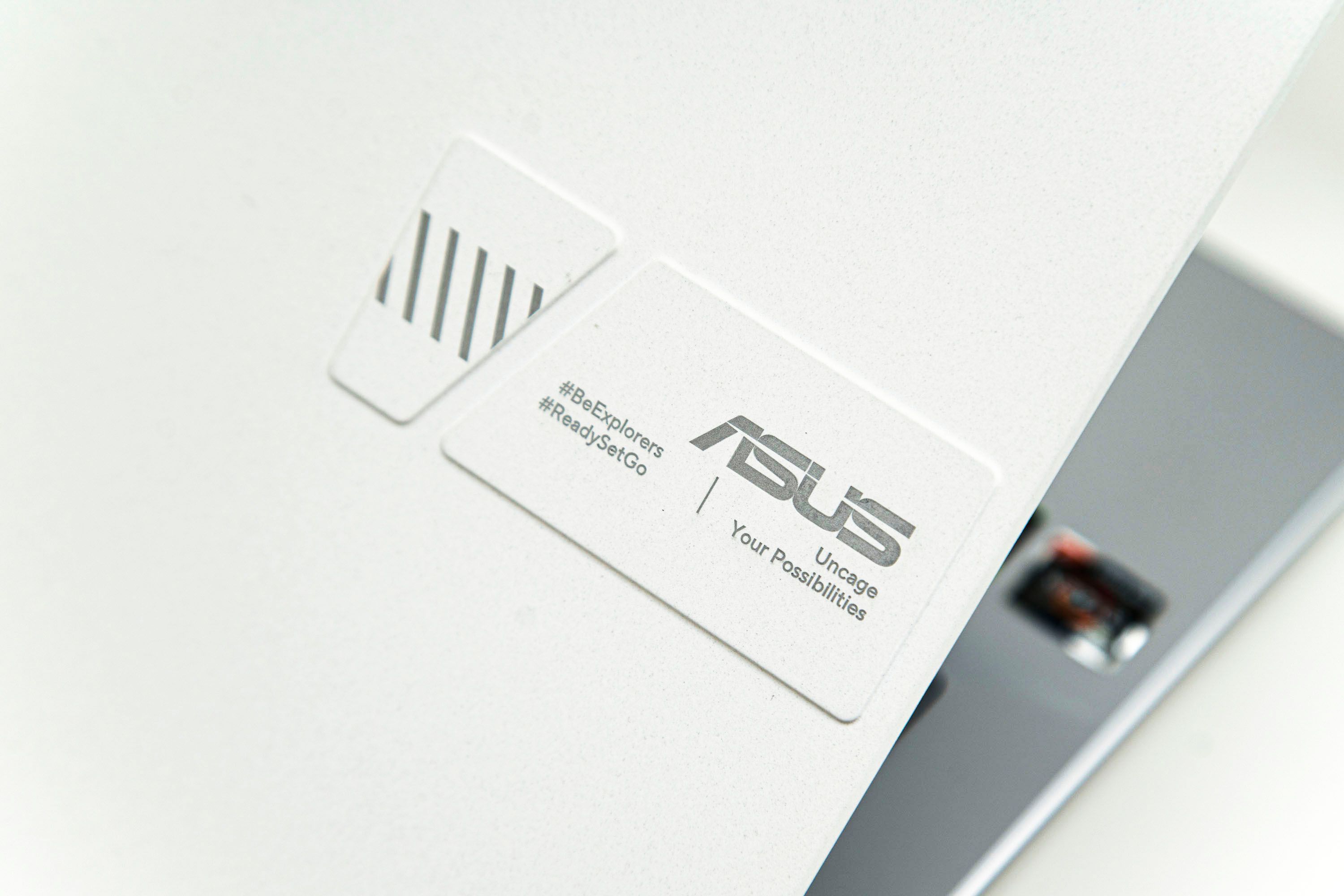 |輕薄創(chuàng)作體驗 流暢運行3A？這輕薄本了不得 靈耀Pro14評測