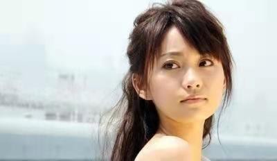 牛津大学|大好前途，却因为爱情放弃去牛津大学，嫁入豪门8年后只剩44斤，她经历了什么