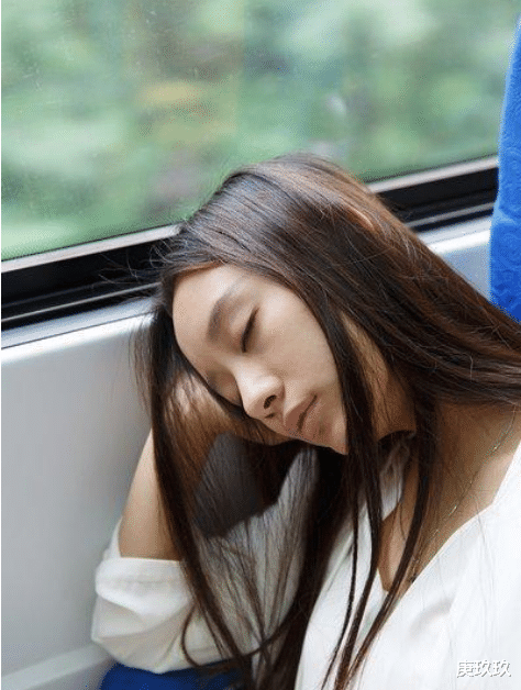 秘书|去老板办公室发现女秘书躺在椅子上睡着了，这是发生什么了？