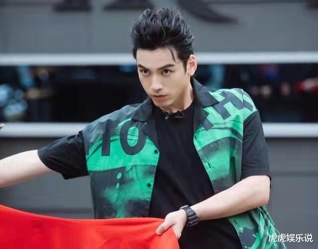 刘迦|宝藏男孩刘迦，既帅气又深情，与大13岁女友谈了10年姐弟恋