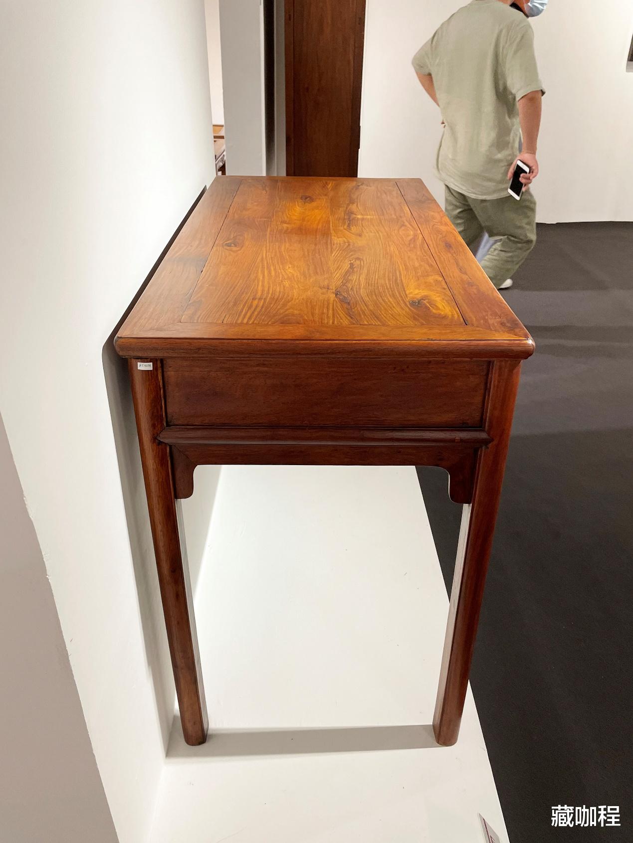 图考|纹理都能对上,黄花梨三屉桌是《图考》原物