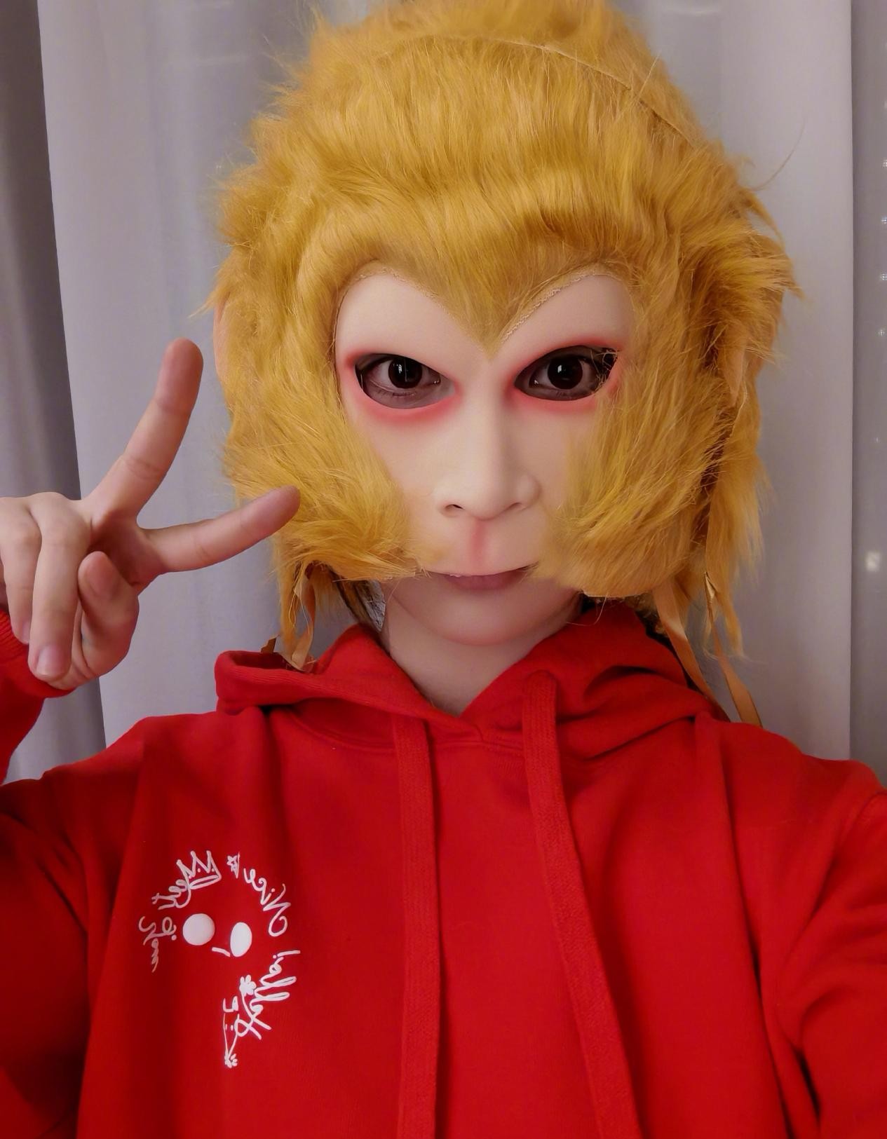 杨紫|杨紫微博发她最丑的头套。笑的我发出了鹅叫声