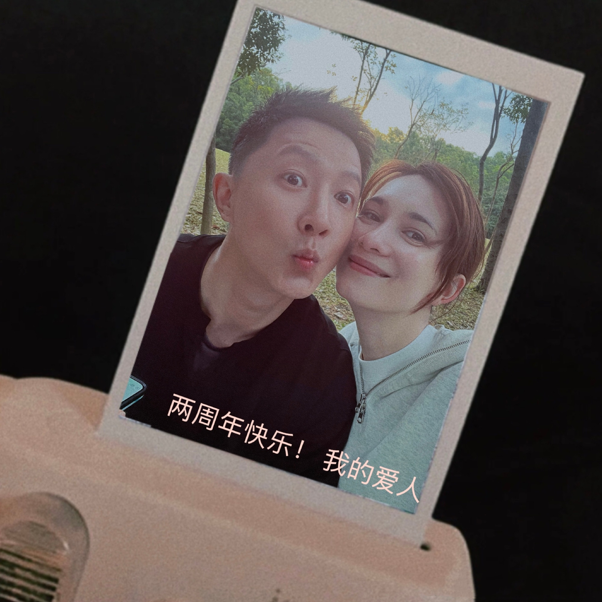 鹿晗|跨年“撒狗粮”：鹿晗和关晓彤疑似拍婚纱照，王子文为吴永恩庆生