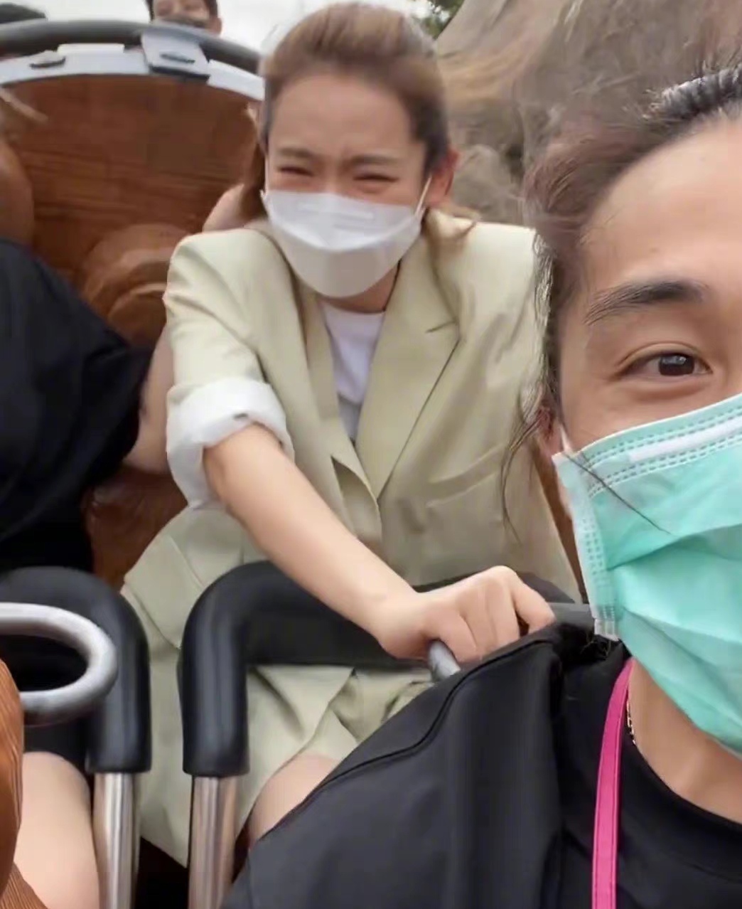 戚薇|Lucky参加钢琴比赛,长发及腰配上公主裙,越来越像戚薇了