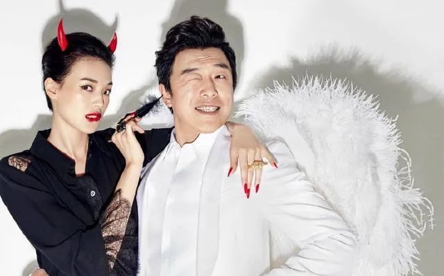 黄渤|2022吃瓜啦!黄渤被拍到和美女在酒吧狂欢,深夜同回酒店,好男人形象崩塌