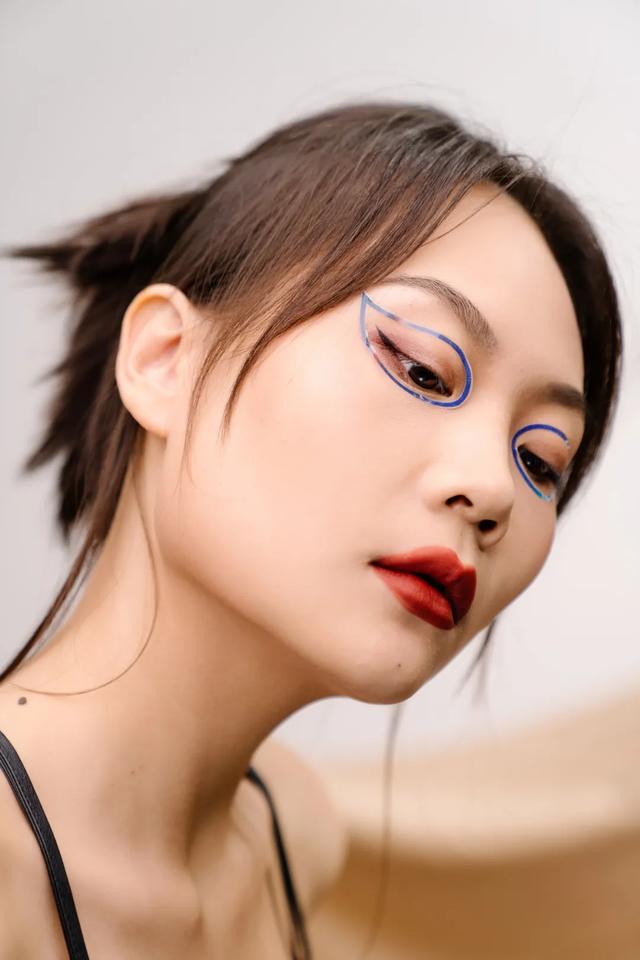 医美 女明星人手一个！眼线贴火出圈了？这期美妆贴纸种草请收好