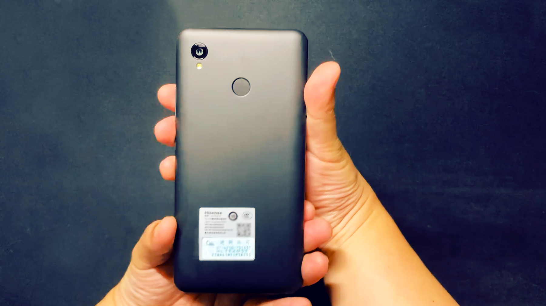 电池|?像看报纸一样舒适，体验国产海信水墨屏手机，电池没电了也能用