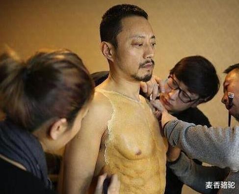 岳云鹏|被李现腹肌吓到劝退，岳云鹏“第一次不想努力”，谎称未来十几年档期已满