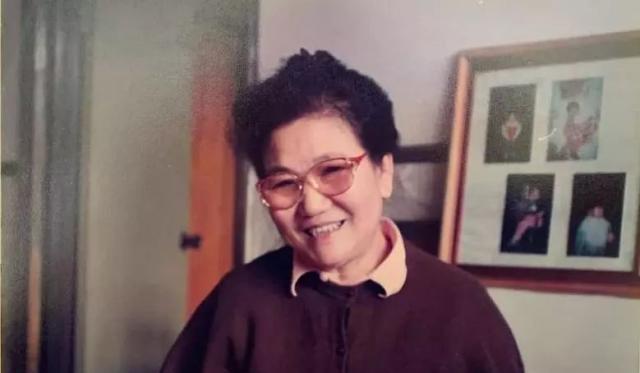 相声|1988年春晚相声看点，对戴志诚的描述一语成谶，牛群巧立名目大火