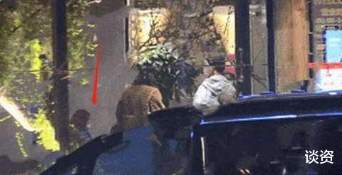 张予曦|杜江霍思燕一家四口现身，嗯哼身高到妈妈肩膀，为避嫌与女儿分开走？