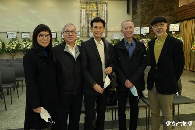 郑少秋|一路走好!98岁资深艺人因病离世,举行追悼会,徒弟郑少秋罕见露面神情哀伤