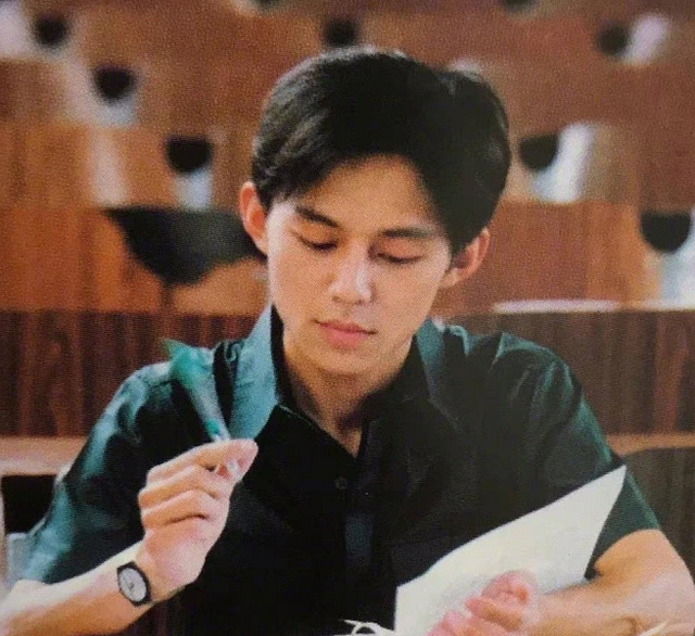 何炅|何炅：一边直面大本营无限期停播，一边高调庆祝“出道10000天”