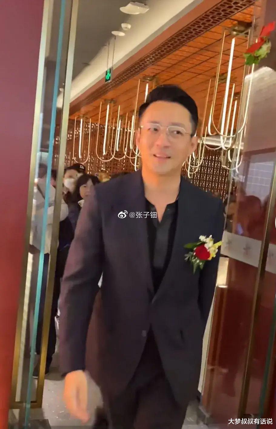 汪小菲|汪小菲恢单首露面“近照曝光”！粉丝喊：就是支持你…