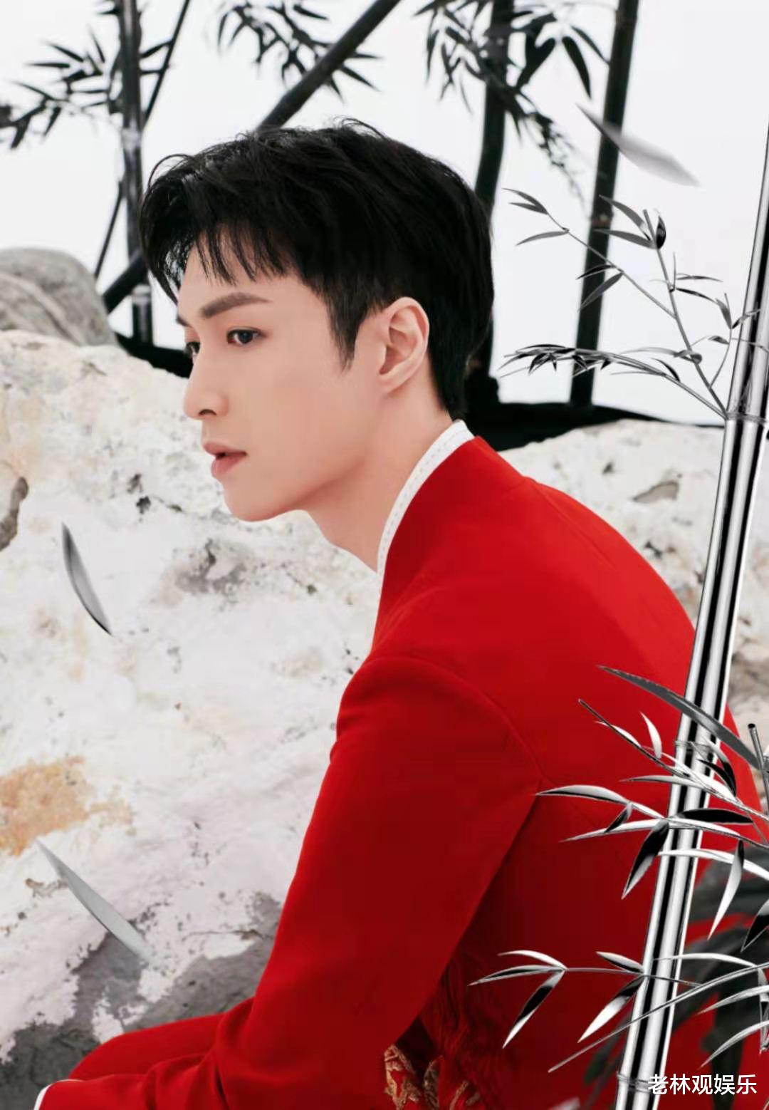 张艺兴|张艺兴发长文感慨春晚单人舞，努力的人结果永远不会陪演，是光！