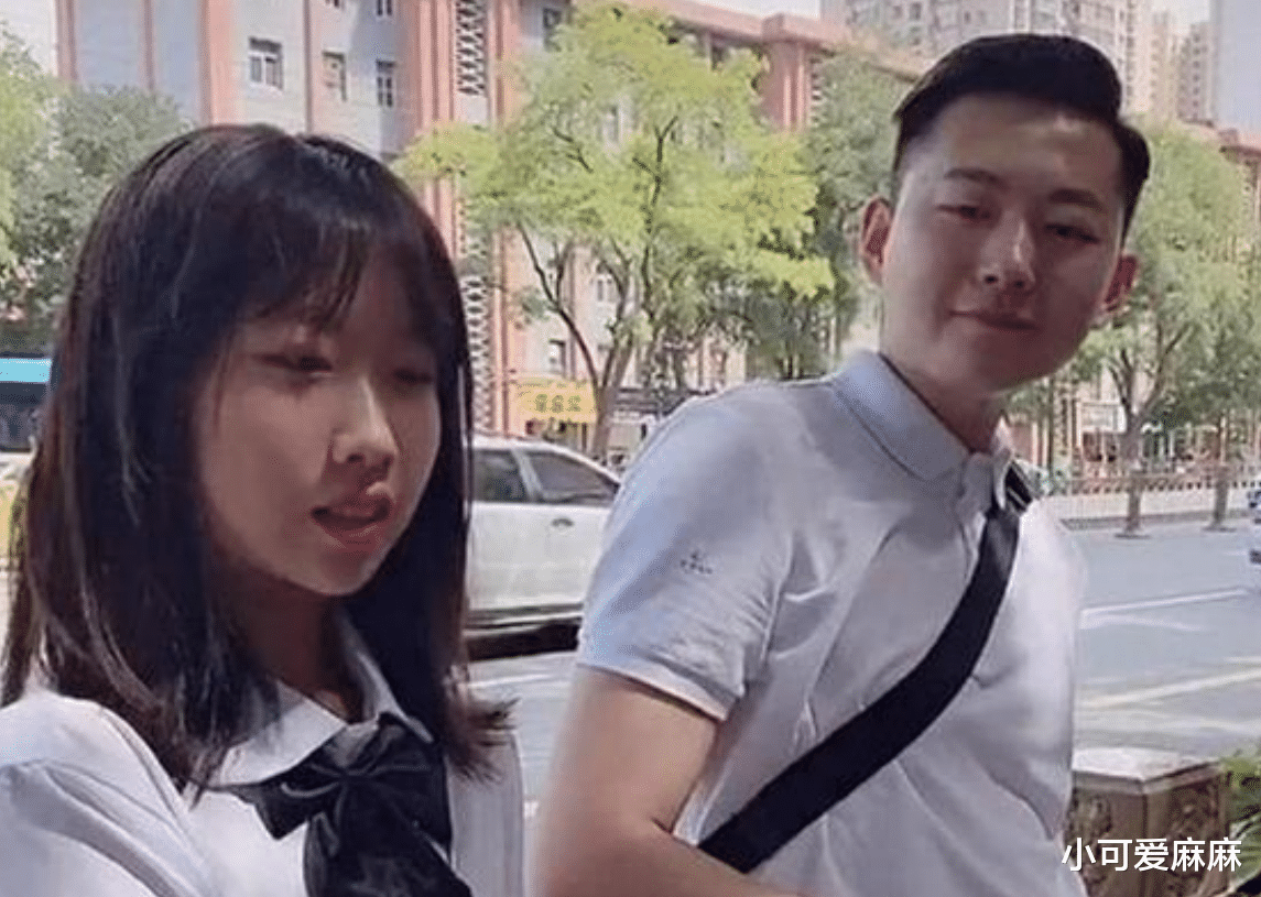 小可爱麻麻|“最嫩老爸”火了,接女儿放学被误认是情侣!老师:不要早恋