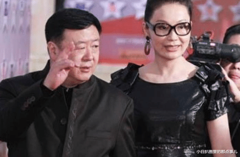 尤小刚|一出道就被姑父捧红，如今姑父改捧小30岁娇妻，她沦落演网剧为生