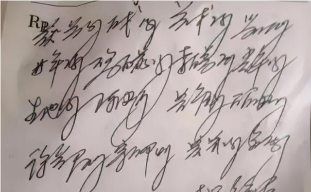 依科育儿吧|大学生“藤蔓字体”走红，字迹太过潦草，老师直言：看后想打人