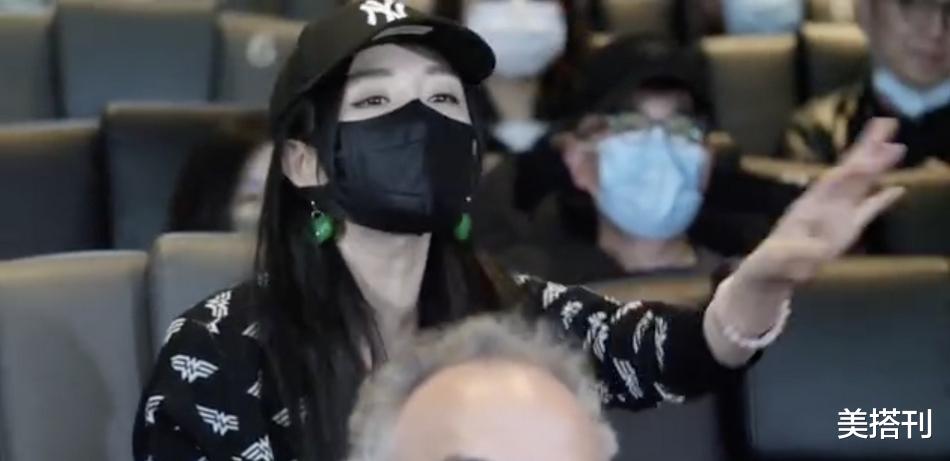 杨幂 杨幂美到上热搜！口罩遮不住惊艳，网友：狐狸眼占了美貌的七成