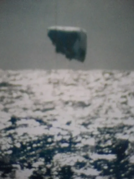 探奇怪|北极“外星人基地”被发现?外形类似豆荚,到底是真是假?