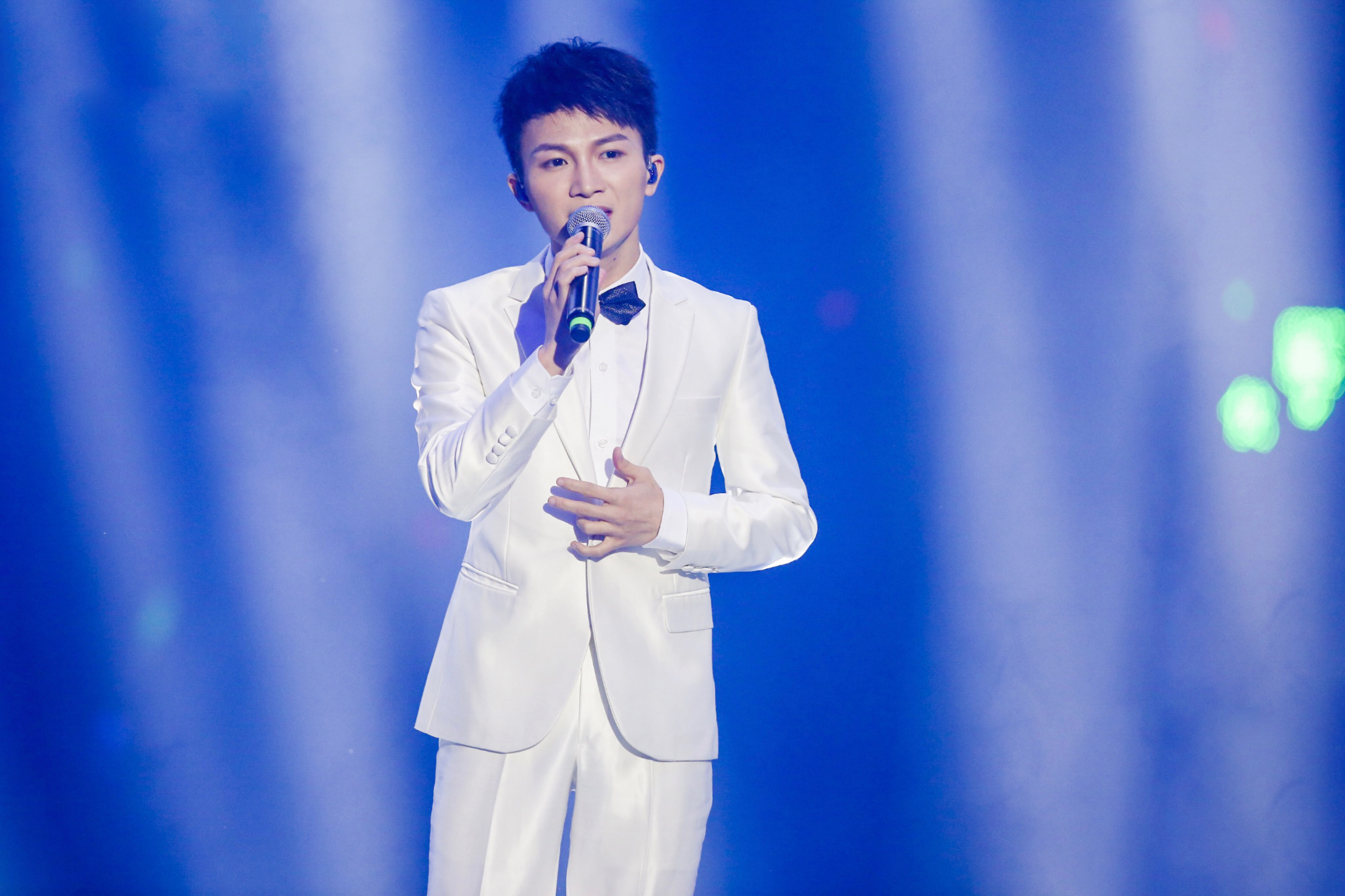 谢霆锋|央视国庆晚会阵容豪华，谢霆锋朱一龙任嘉伦胡歌登场，你期待谁？