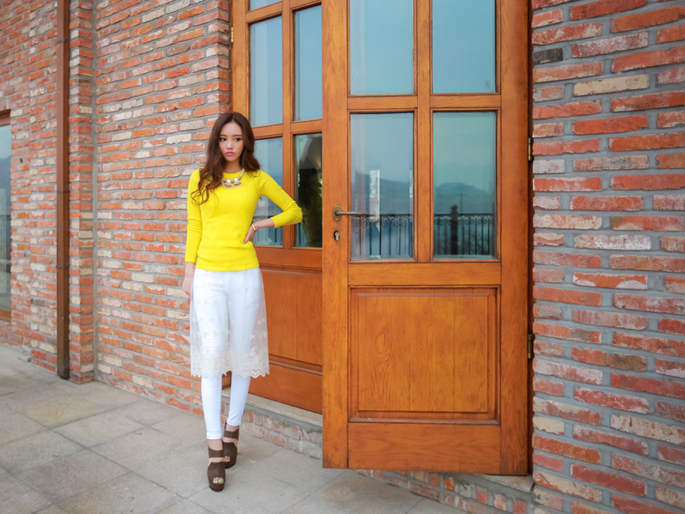 优美时尚生活 小白裤快乐女生