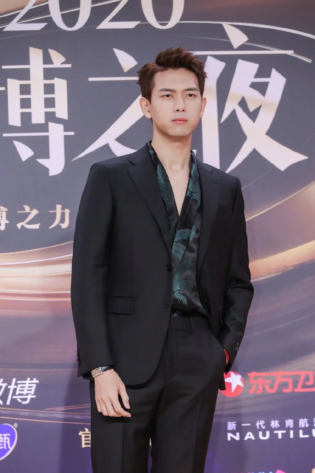 微博之夜|谁是娱乐圈顶流？王一博还是肖战？内娱风向标“微博之夜”给答案，名场面来了