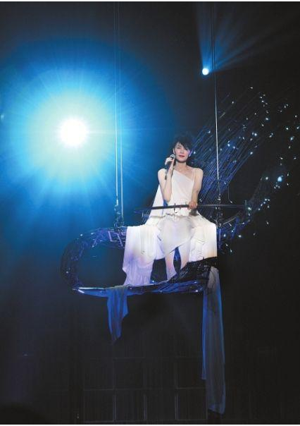 王菲|王菲魅力有多大？当看清楚真实身材后，网友：知道谢霆锋念念不忘的原因了