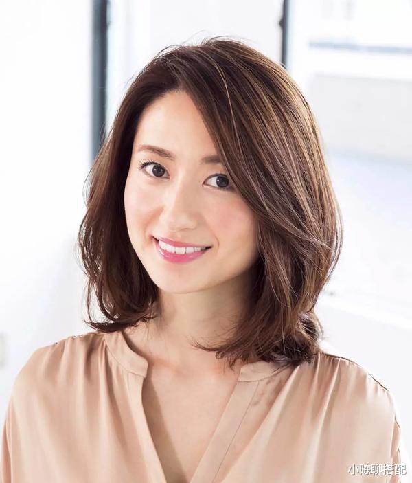 香菇 讲究“品质感”穿搭的女人,冬天这么穿,时髦又有高级感