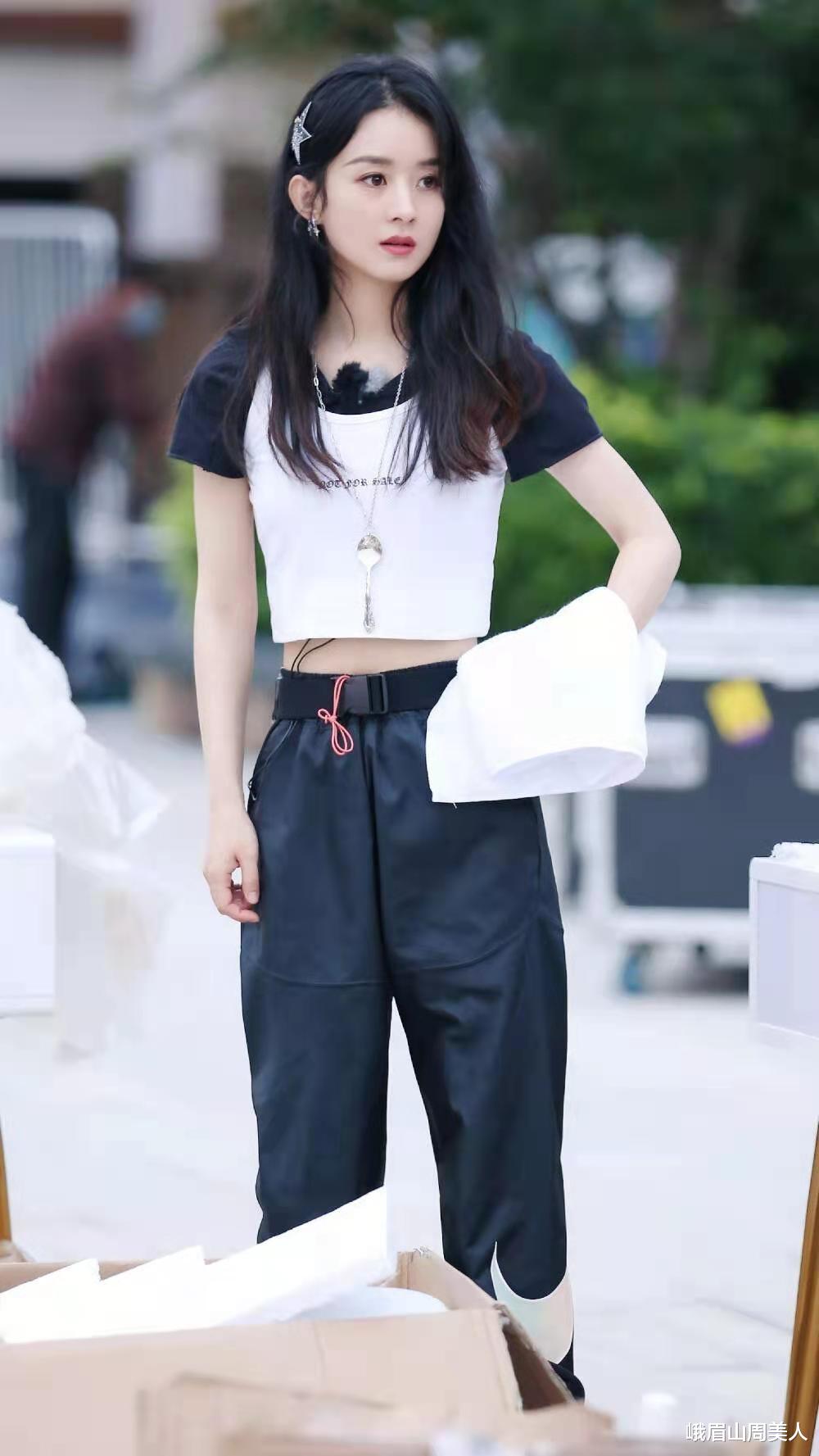 峨眉山周美人|?教你怎么把“t恤”穿出高级感，搭配这几款下装，每天穿搭不重样