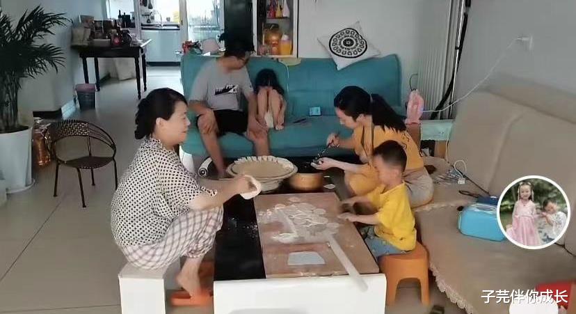 子芫伴你成长|奇奇坐地上玩，悦悦把他训哭，网友：田静，你怎么教得孩子？