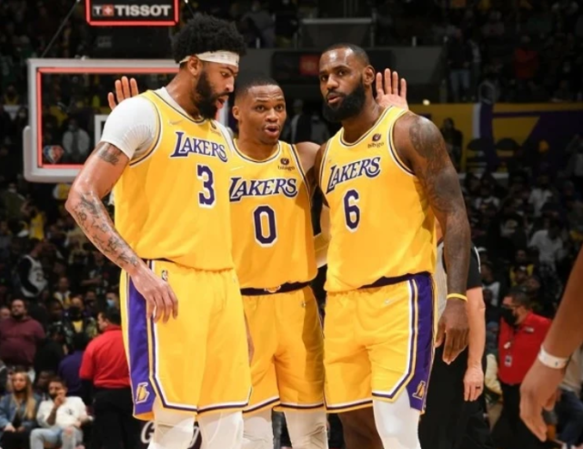 勒布朗·詹姆斯|詹姆斯还是你狠！NBA尘封了75年的纪录，就这样被你打破了