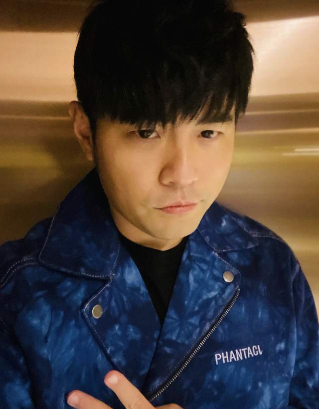 王力宏|众星吃瓜王力宏事件！周杰伦凌晨失眠看睡莲，李靓蕾亲哥发文怒呛