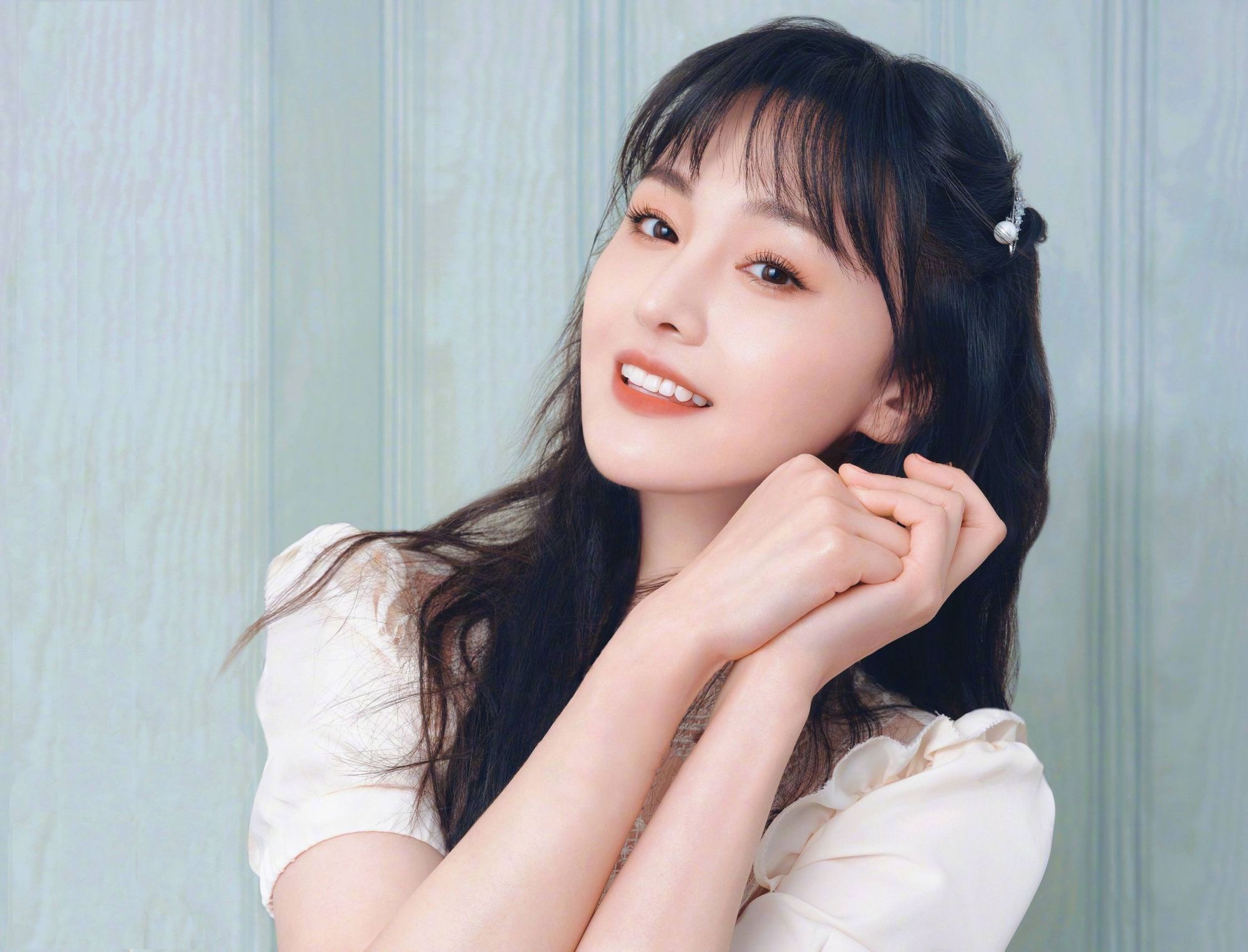 郑爽|郑爽深夜发文:求给条活路,处境心酸也不忘傲娇一把