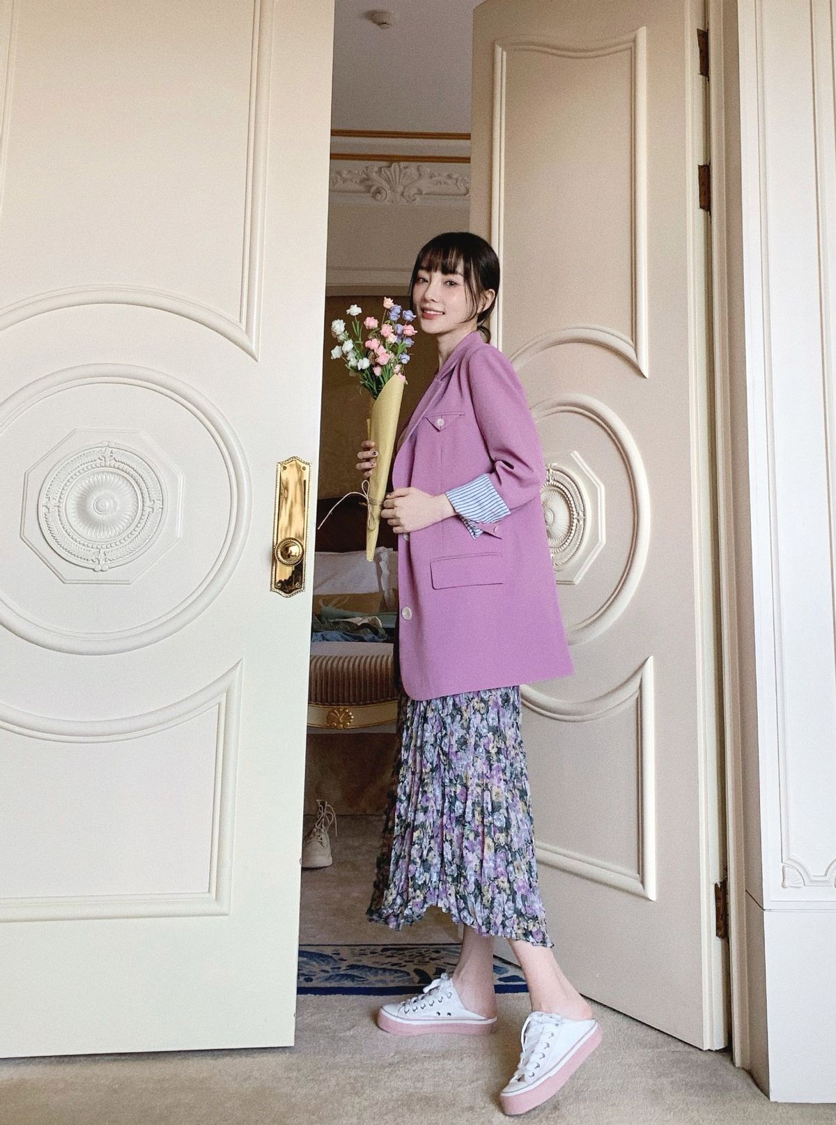 大表姐的时尚圈|李小璐真了解自己,下身“玩失踪”穿法很适合她,不过网红风太浓