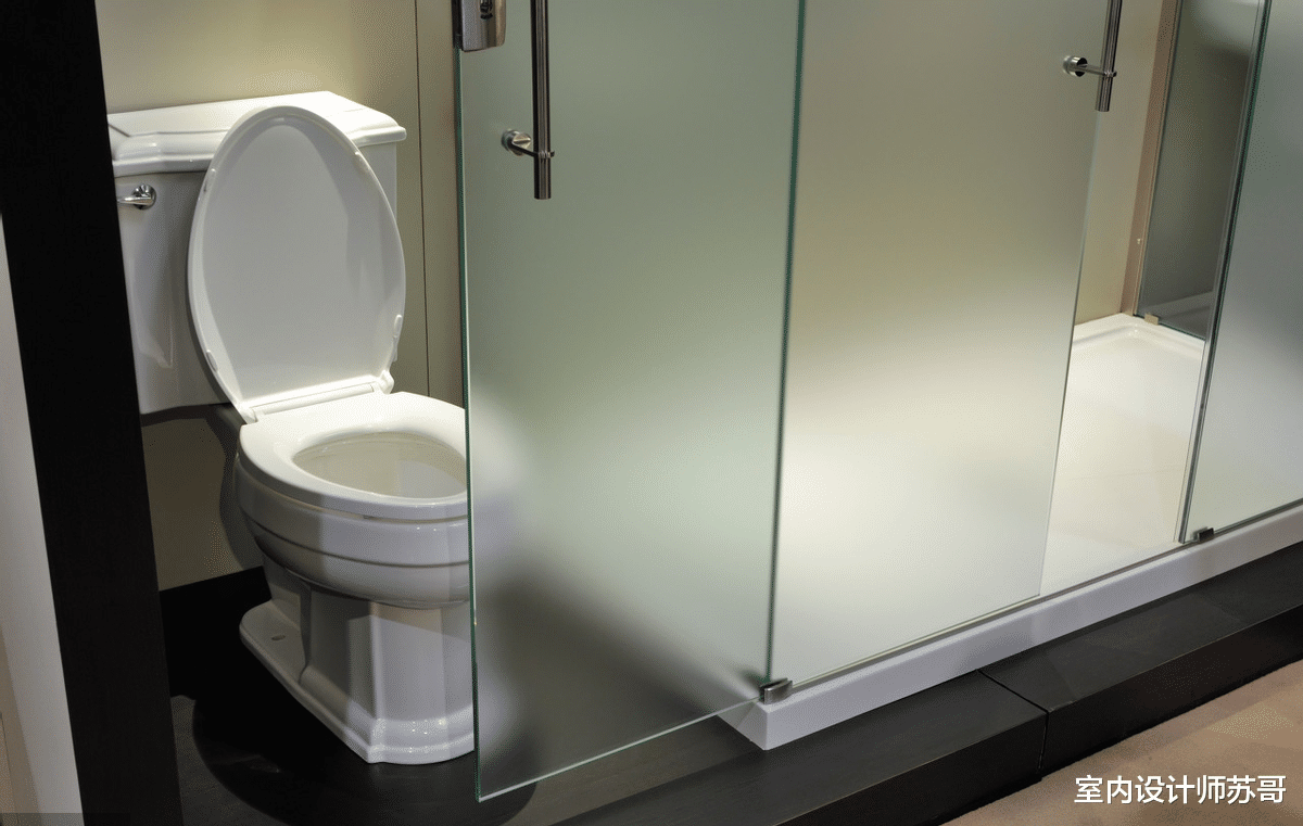 为什么玻璃浴室会自爆?为了自己和家人的安全,一定要谨慎