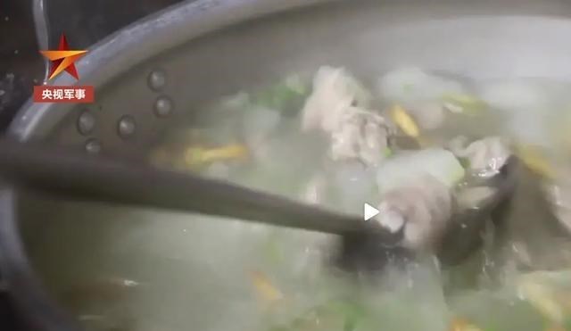 清浅微笑的我|中国潜艇的餐食，有荤有素营养搭配，不再吃枯燥的罐头和半成品