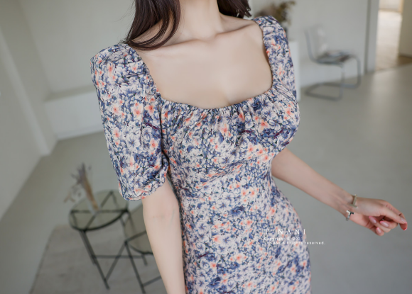 心壹穿搭|女神孙允珠时尚搭配:锻蓝墨彩风铃樱草法兰西洋裙