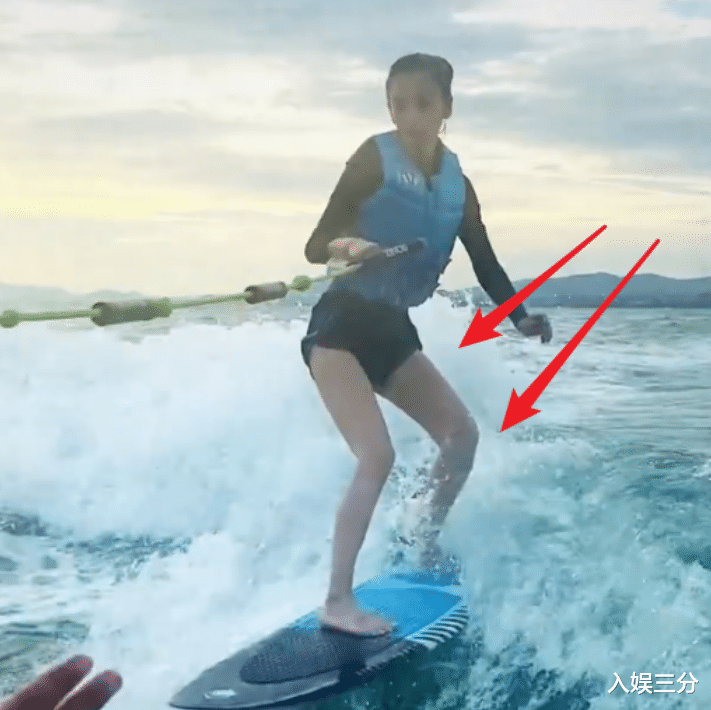 Angelababy|杨颖再晒冲浪视频:无精修双腿令人羡慕,素颜颜值却差点认不出?