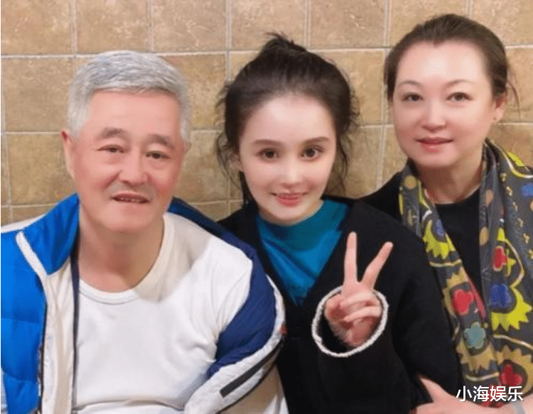 赵本山|赵本山女儿球球官宣喜讯,被求婚喜极而泣,男友首次露脸太帅气