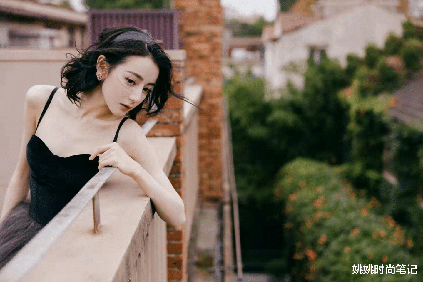 姚姚时尚笔记|迪丽热巴、杨洋《你是我的荣耀》发布会对视太甜，时尚造型太惊艳