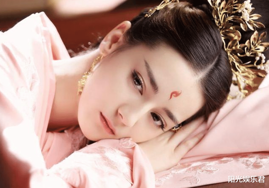 肖战|《你是我的荣耀》首播八集成爆款，比起古装，热巴还是更适合现代剧