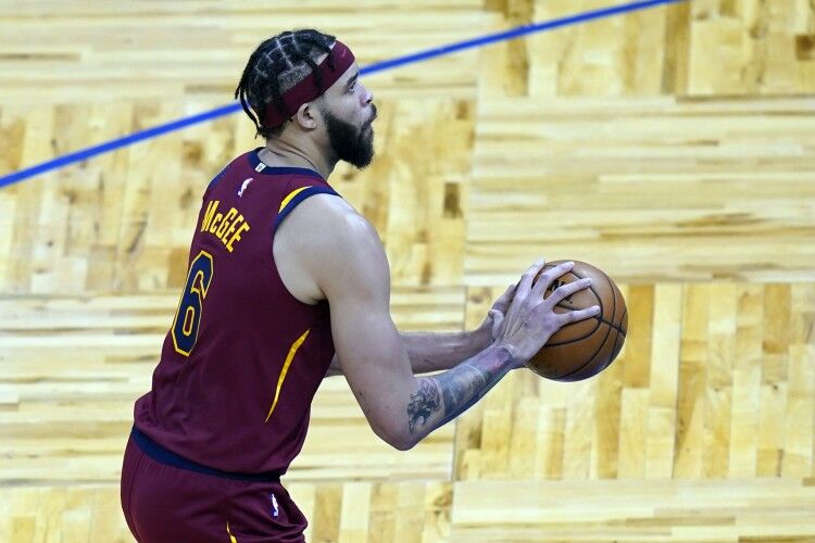 麦基|篮网心仪之人遭打劫，麦基被交易至掘金，骑士一换三赚大了！