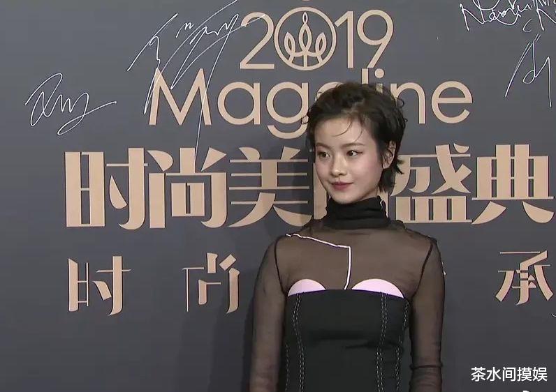 易烊千玺|这些年，明星在红毯上的“黑历史”造型，奇葩到让人看不懂