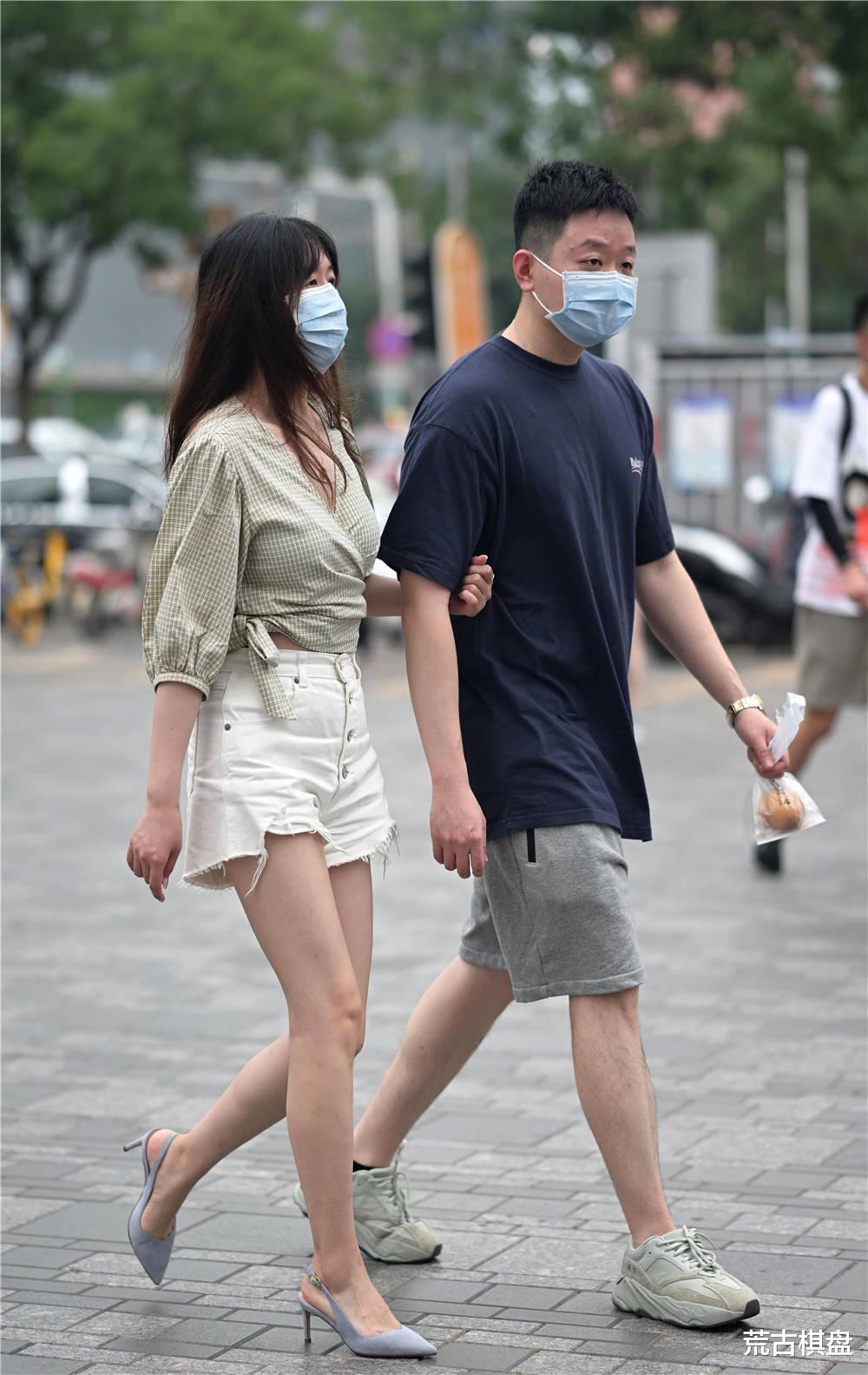 荒古棋盘|夏季的姑娘，依旧会搭配尖头细跟鞋，衬托身材还能提升气质