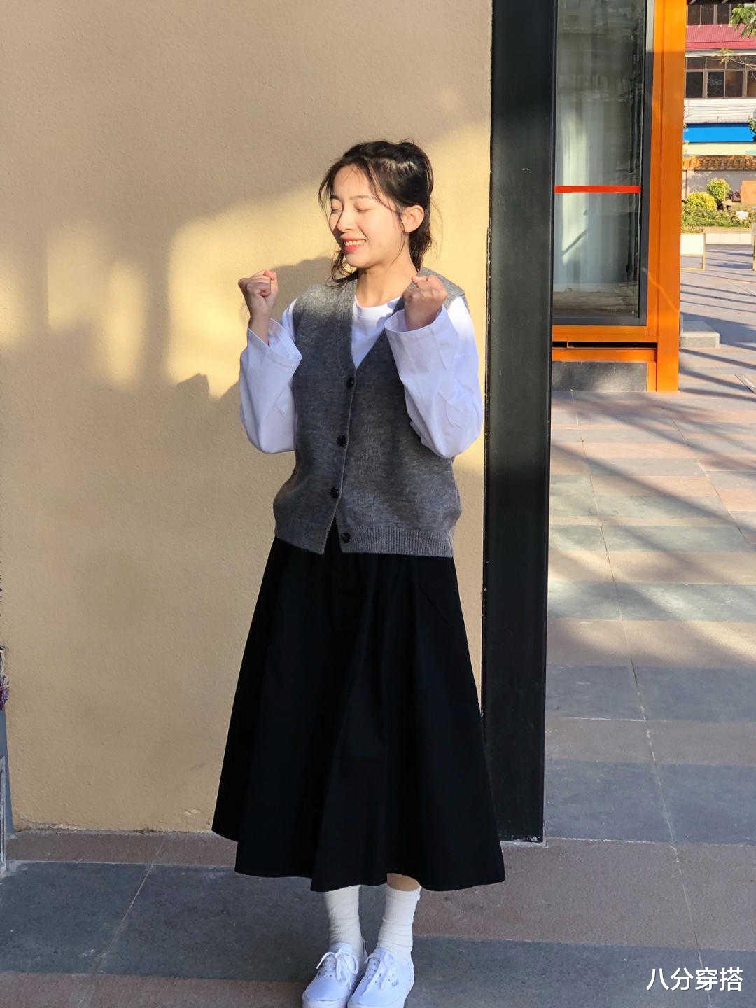 八分穿搭|秋天，“半身裙”的高级穿法是这样的，配针织衫温柔优雅，真美